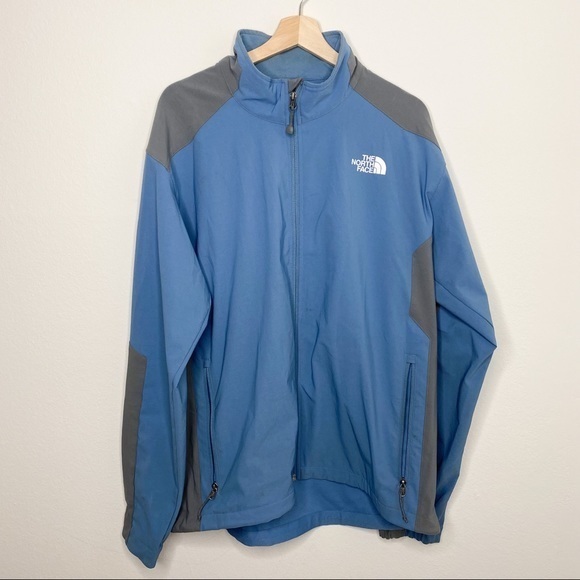 The North Face Jackets & Blazers - The northface zip up with front pockets jacket